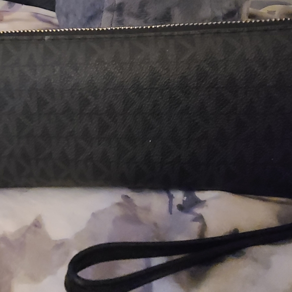 Micheal Kors large jet set wallet - Picture 3 of 6